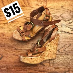 City classified tan cork platforms